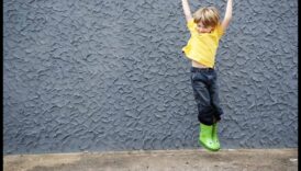 القفزات المبهجة: أنشطة مرحة لصحة الطفل البدنية