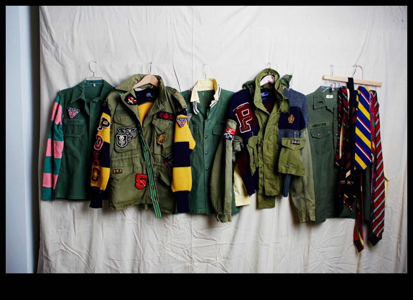 كنوز متجر التوفير: مغامرات إعادة تدوير الملابس التي يمكنك صنعها بنفسك